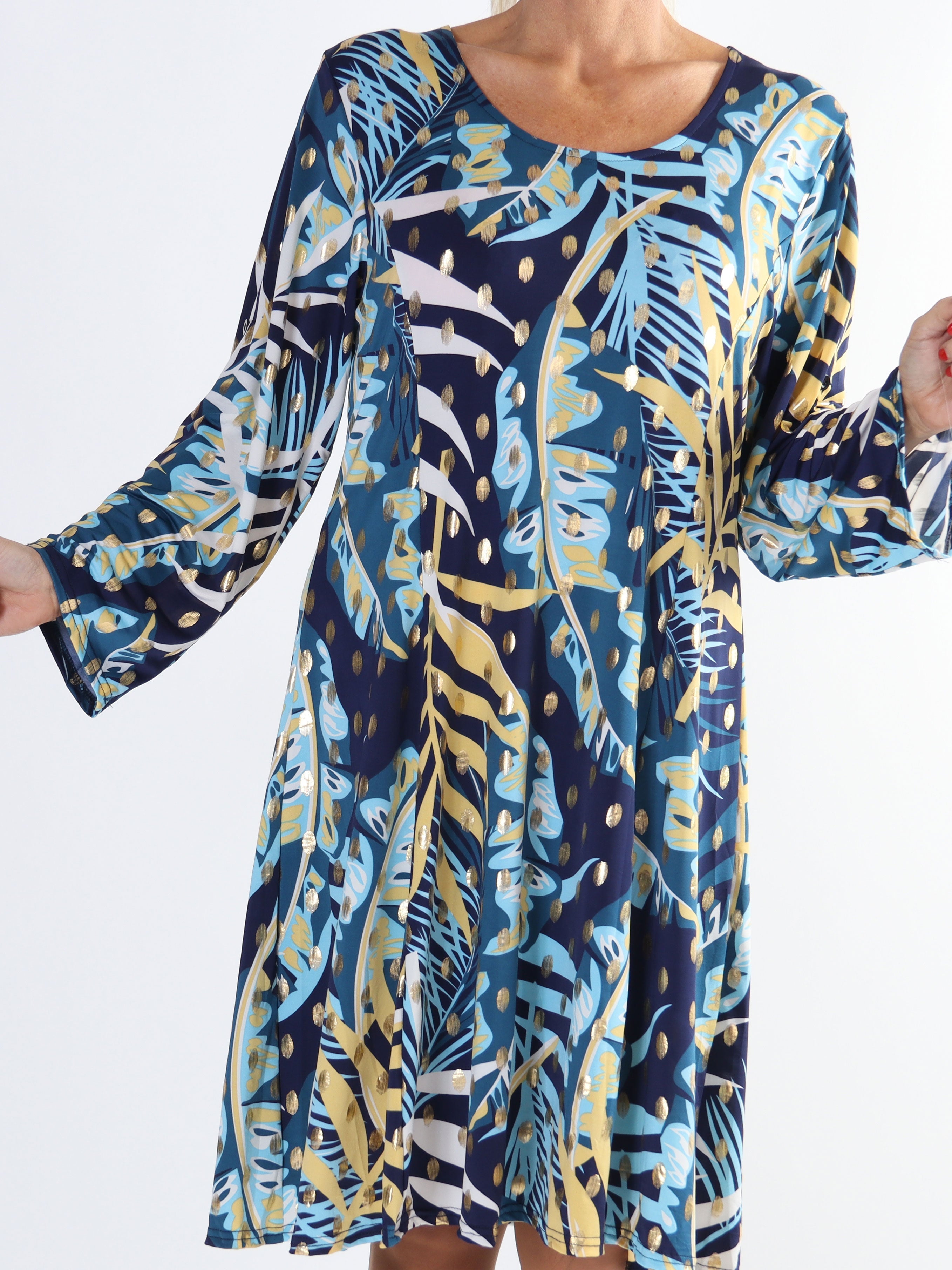 May Forest L/S - Mönstrad klänning med gulddetaljer i större storlek